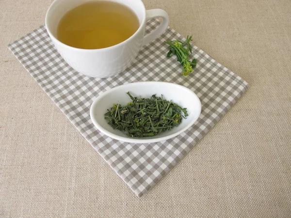 Eine Tasse Tee Mit Getrocknetem Heckensenf — Stockfoto