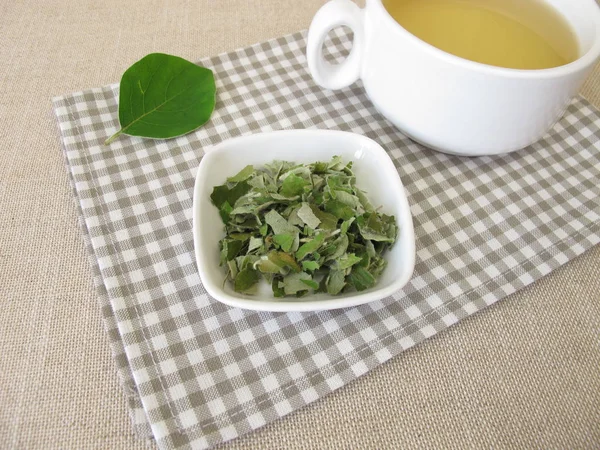 Herbata Liści Pigwy Herbata Suszonymi Liśćmi Pigwy — Zdjęcie stockowe