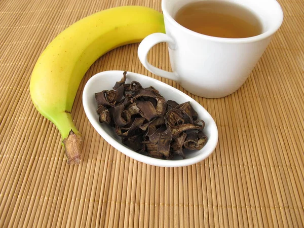 香蕉皮茶 来自有机香蕉皮的茶 — 图库照片