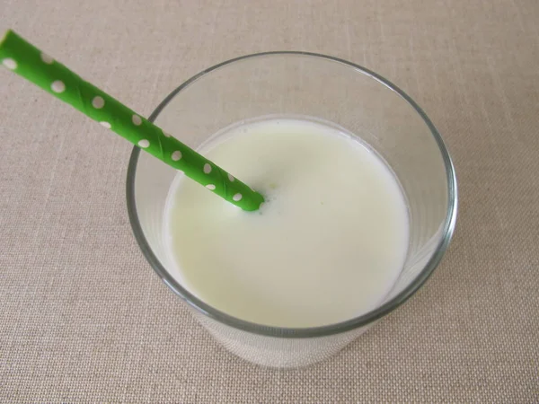 Een Glas Ayran Gemaakt Van Yoghurt Ijswater Zout — Stockfoto