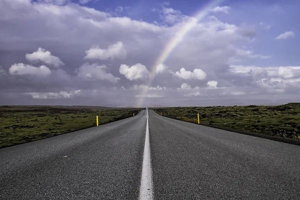 Road under a rainbow — Stock Photo, Image