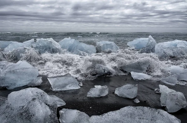 Glacial lagoon icebergs floating — Stock Photo, Image