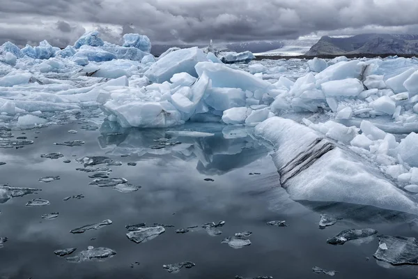 Icebergs Flotando Famosa Laguna Glaciar Islandia Día Nublado — Foto de Stock
