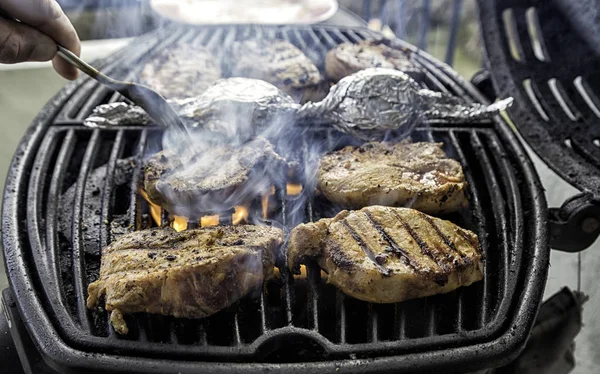 Costeletas Grelha Homem Segurando Garfo Lançando Carne Chama Fumaça Vindo — Fotografia de Stock