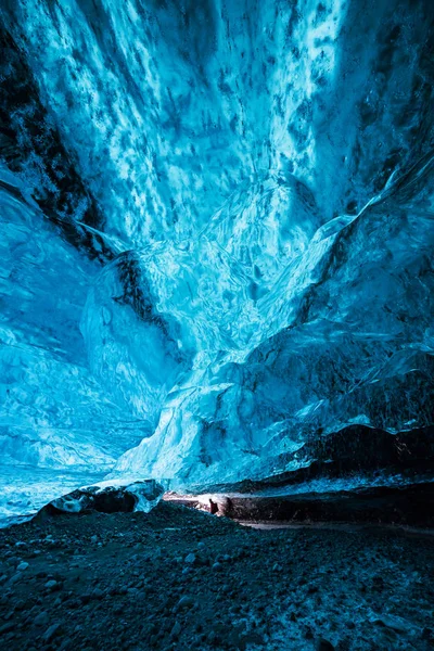 发光的蓝色冰 — 图库照片