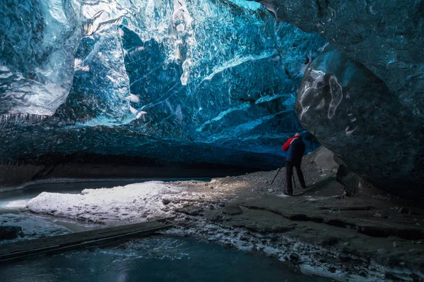 Wewnątrz jaskini lodowej-islandzki — Zdjęcie stockowe