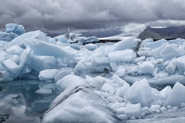 氷河湖の氷山 ストック写真