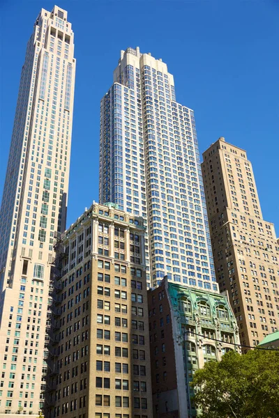 Rascacielos en el bajo Manhattan — Foto de Stock
