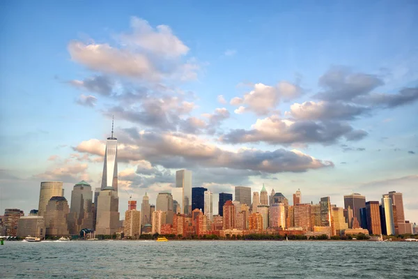 Manhattan városképe napnyugtakor — Stock Fotó