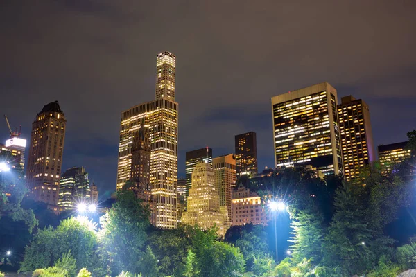 Skyskrapor från Central Park — Stockfoto