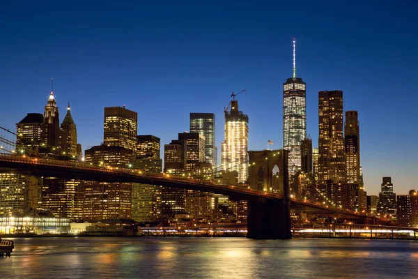 Puente de Brooklyn y horizonte de Manhattan —  Fotos de Stock