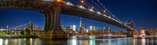 Панорама на Манхэттен и Бруклинский мост — стоковое фото