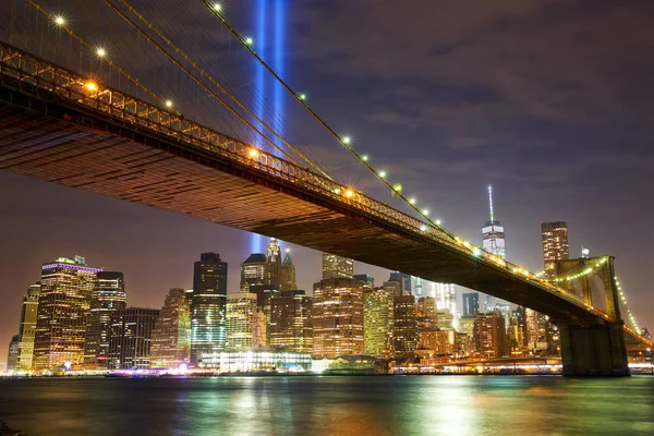 Brooklyn-bron och new Yorks skyline — Stockfoto