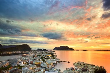 Alesund gün batımında