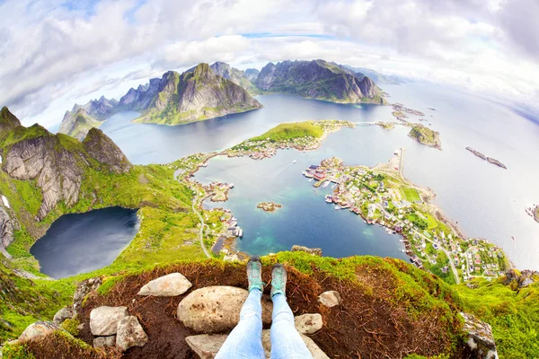 Blick auf das Dorf reine in lofoten — Stockfoto