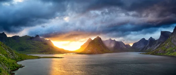 Panorama do pôr do sol Lofoten — Fotografia de Stock