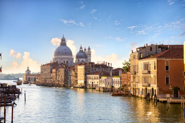 Μεγάλο κανάλι και Βασιλική santa maria della salute — Φωτογραφία Αρχείου