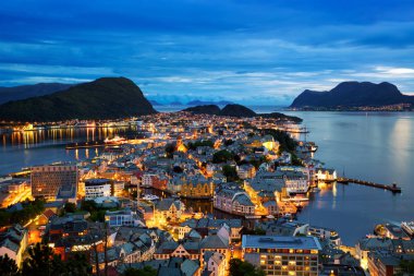 Alesund alacakaranlıkta