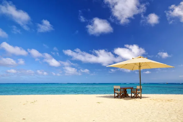 Tropical sand beach — Stock Photo, Image