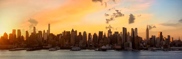 Nascer do sol sobre Manhattan — Fotografia de Stock