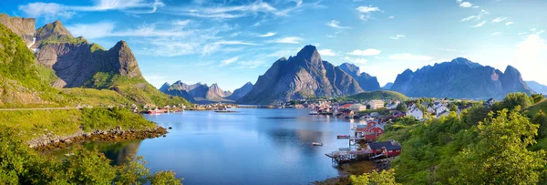 Reines Dorf auf den Lofoten — Stockfoto