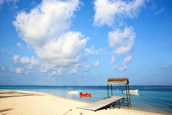 Tropical White Beach Jetty Boats Mauritius — Stock Photo, Image