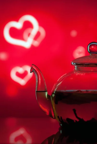 Чайник на ярком фоне — стоковое фото