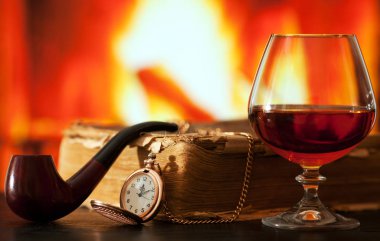 Brandy, kitap, İçilmeyen boru ve cep seyretmek