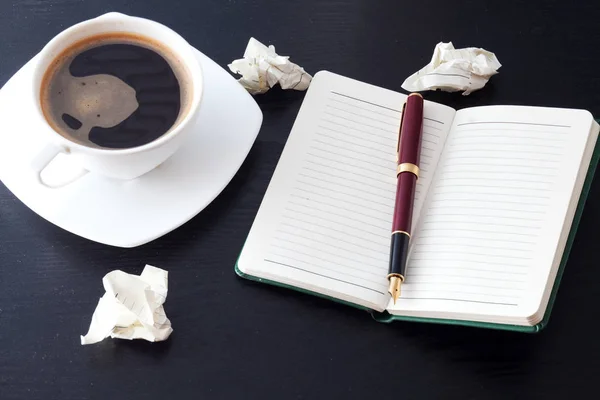 Kaffe på anteckningsboken — Stockfoto