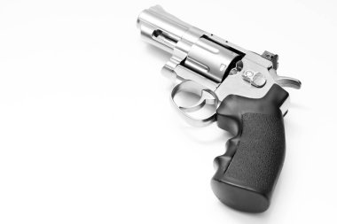 revolver üzerinde beyaz