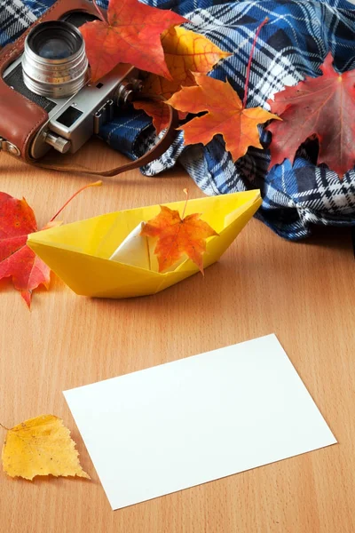 Barco de papel y foto —  Fotos de Stock