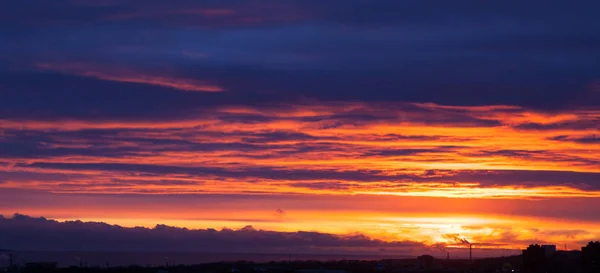 Sonnenaufgang mit schönen Wolken — Stockfoto