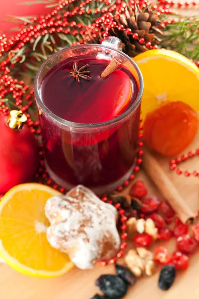 Vinho amassado e doces — Fotografia de Stock