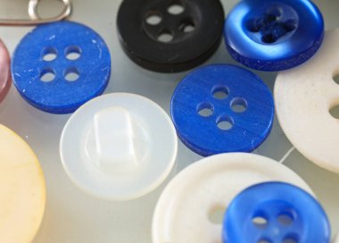 Masanın üzerindeki düğmeler