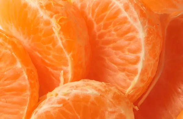 Laranja suculento maduro mandarina fatias close-up — Fotografia de Stock