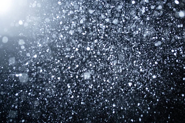 Hermosa Nieve Pesada Volando Sobre Fondo Negro Noche — Foto de Stock
