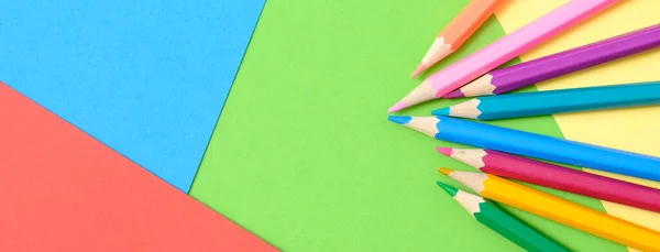 Lápis Multicoloridos Para Desenhar Mentira Papel Colorido — Fotografia de Stock
