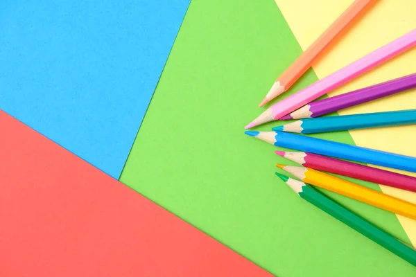 Lápis Multicoloridos Para Desenhar Mentira Papel Colorido — Fotografia de Stock