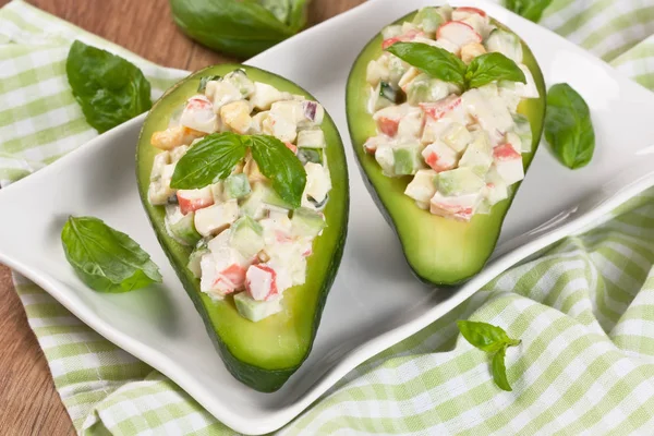 Салат из крабов авокадо — стоковое фото
