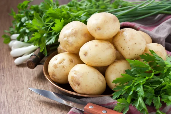 Ham taze yeni patates