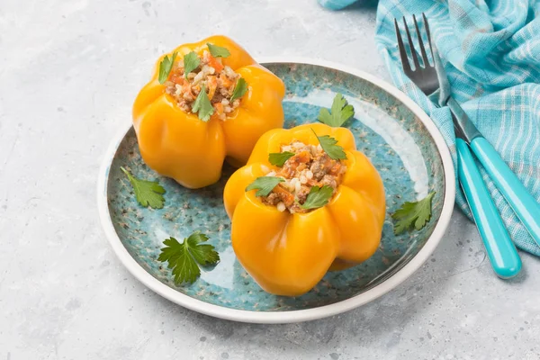 Stuffed yellow bell pepper — Stock Photo, Image