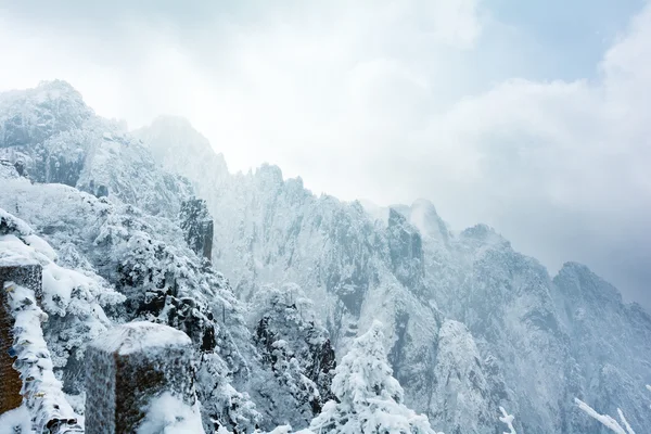 Schneeszene am Huangshan-Berg — Stockfoto