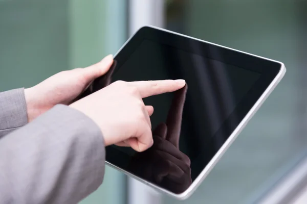 Woman touching a tablet — Stock Photo, Image