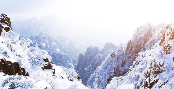 Escena de nieve en la montaña Huangshan — Foto de Stock