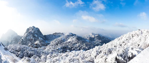 Sneeuwlandschap op Huangshan Mountain — Stockfoto