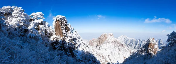 Escena de nieve en la montaña Huangshan — Foto de Stock