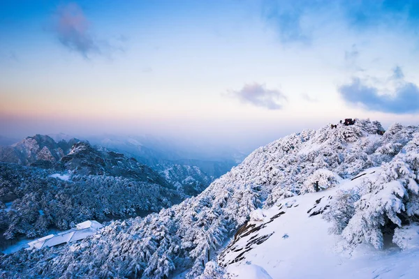 Scena della neve sulla montagna di Huangshan — Foto Stock