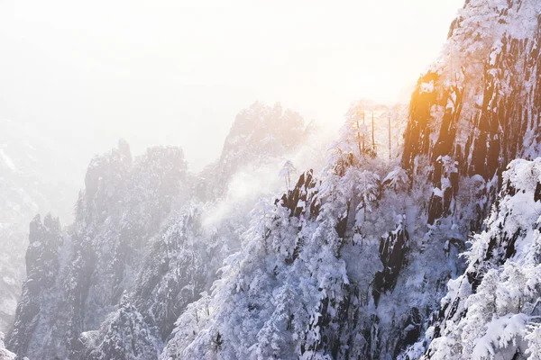 Scène de neige sur la montagne Huangshan — Photo