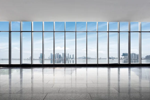 Stadtbild und Skyline von Hangzhou aus dem Glasfenster — Stockfoto