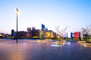 Cityscape ve boş Meydanı'na Hangzhou manzarası